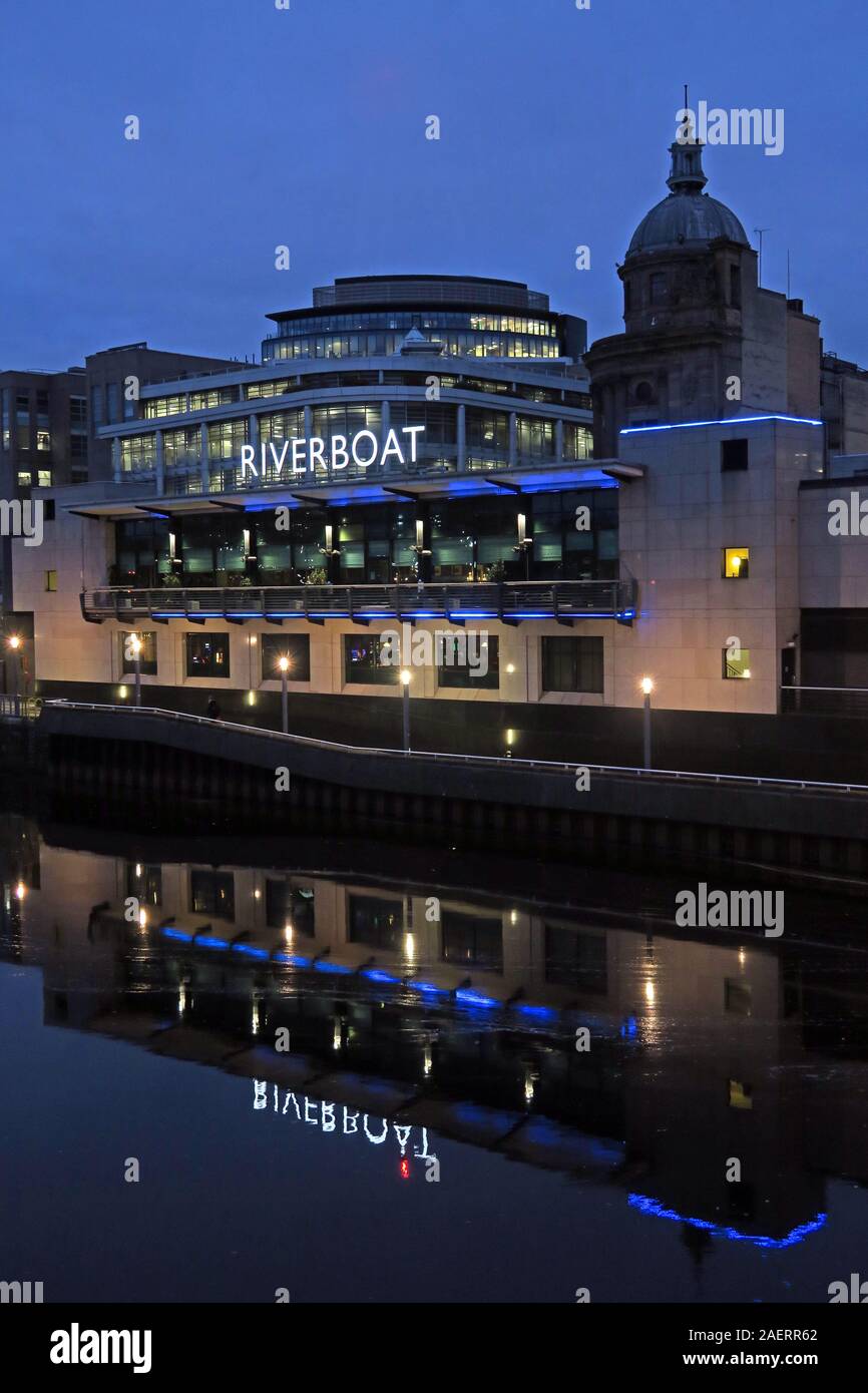 Grosvenor Casino, Glasgow Riverboat, Clyde River, 61 Broomielaw, Glasgow, Scozia, UK, G1 4RJ, al tramonto, sera Foto Stock