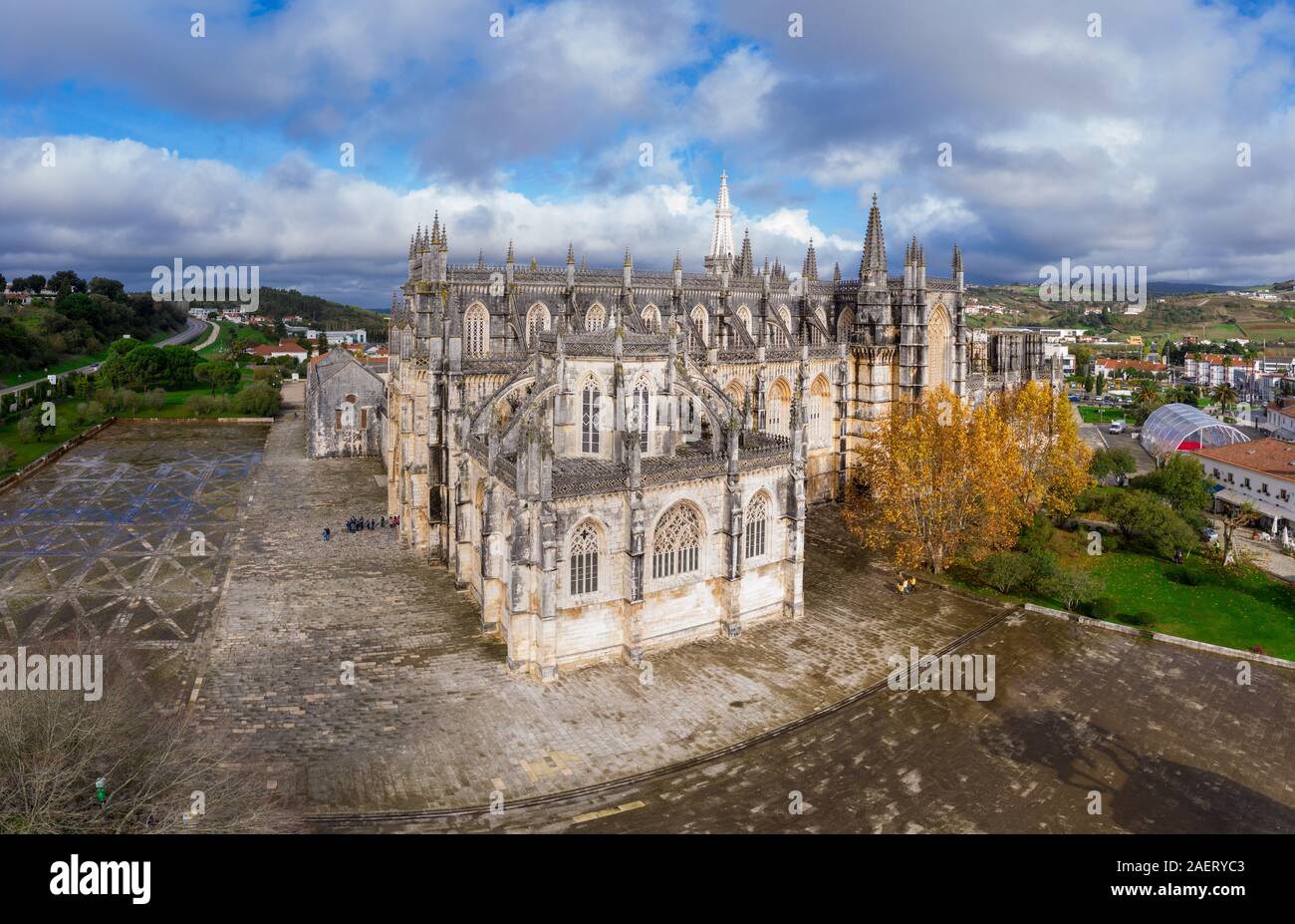 Vista aerea del Monastero di Batalha e la cattedrale gotica votato una delle sette meraviglie del Portogallo sito Patrimonio Mondiale dell'UNESCO Foto Stock