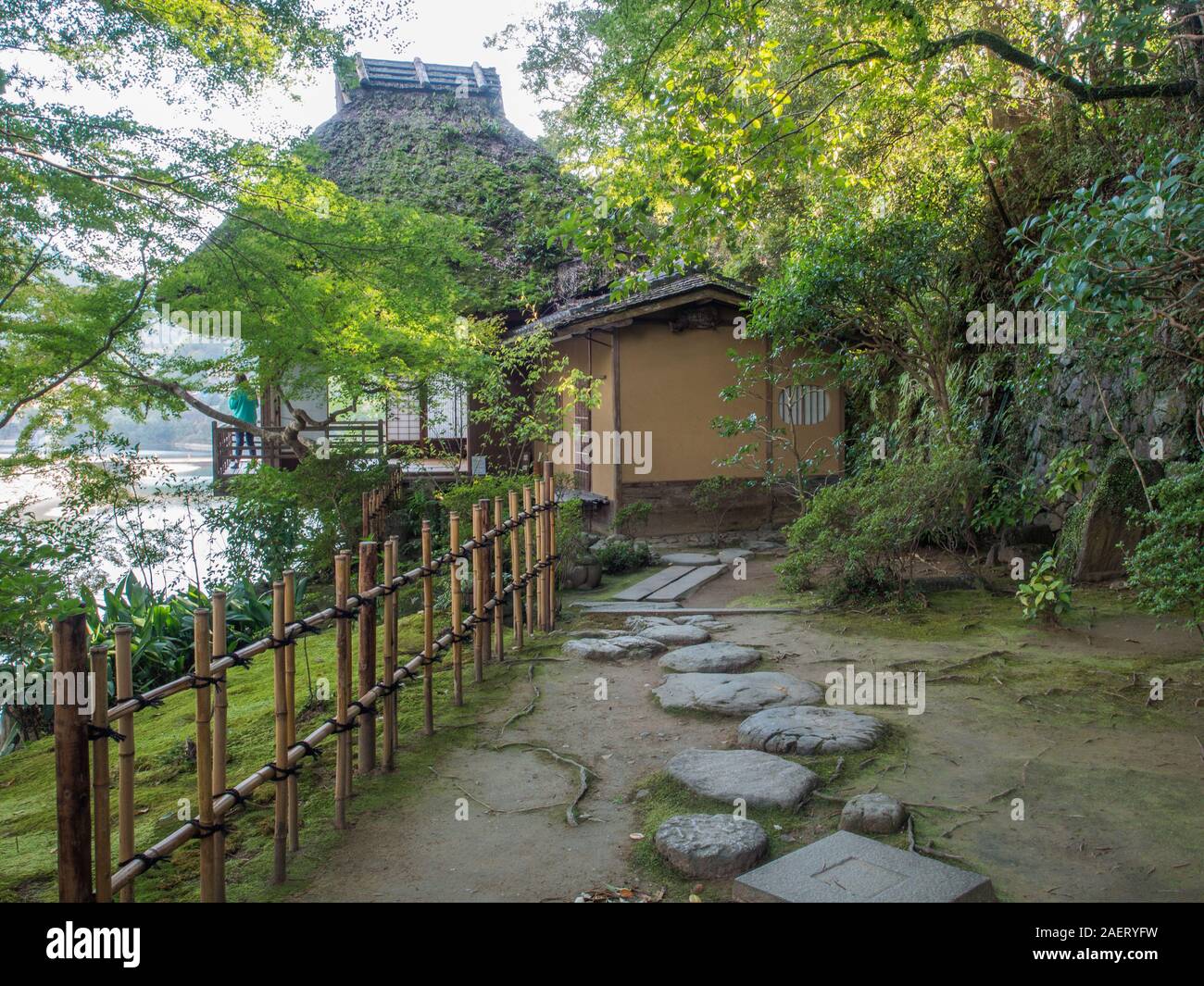 Irregolare trampolino di percorso che conduce a Furoan hermitage, Garyusanso, Ozu, Ehime Shikoku Giappone Foto Stock