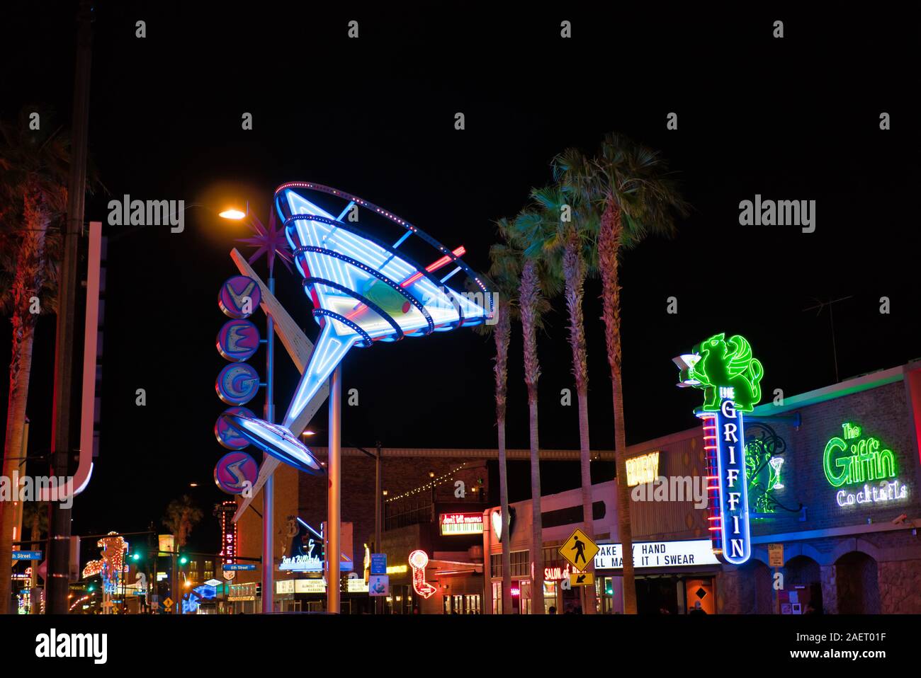 Las Vegas, Stati Uniti d'America - 20 Maggio 2018: le luci al neon di Fremont Street di notte, la strada più famosa di Las Vegas Valley Foto Stock