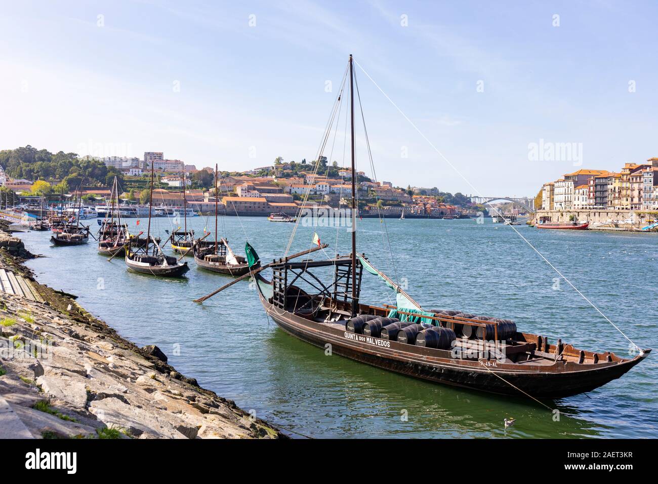 Rabelo, imbarcazioni tradizionali che una volta trasportato barili di vino di Porto giù il fiume Douro a Porto per l'esportazione. Ogni casa del vino mantiene la sua propria barca Foto Stock