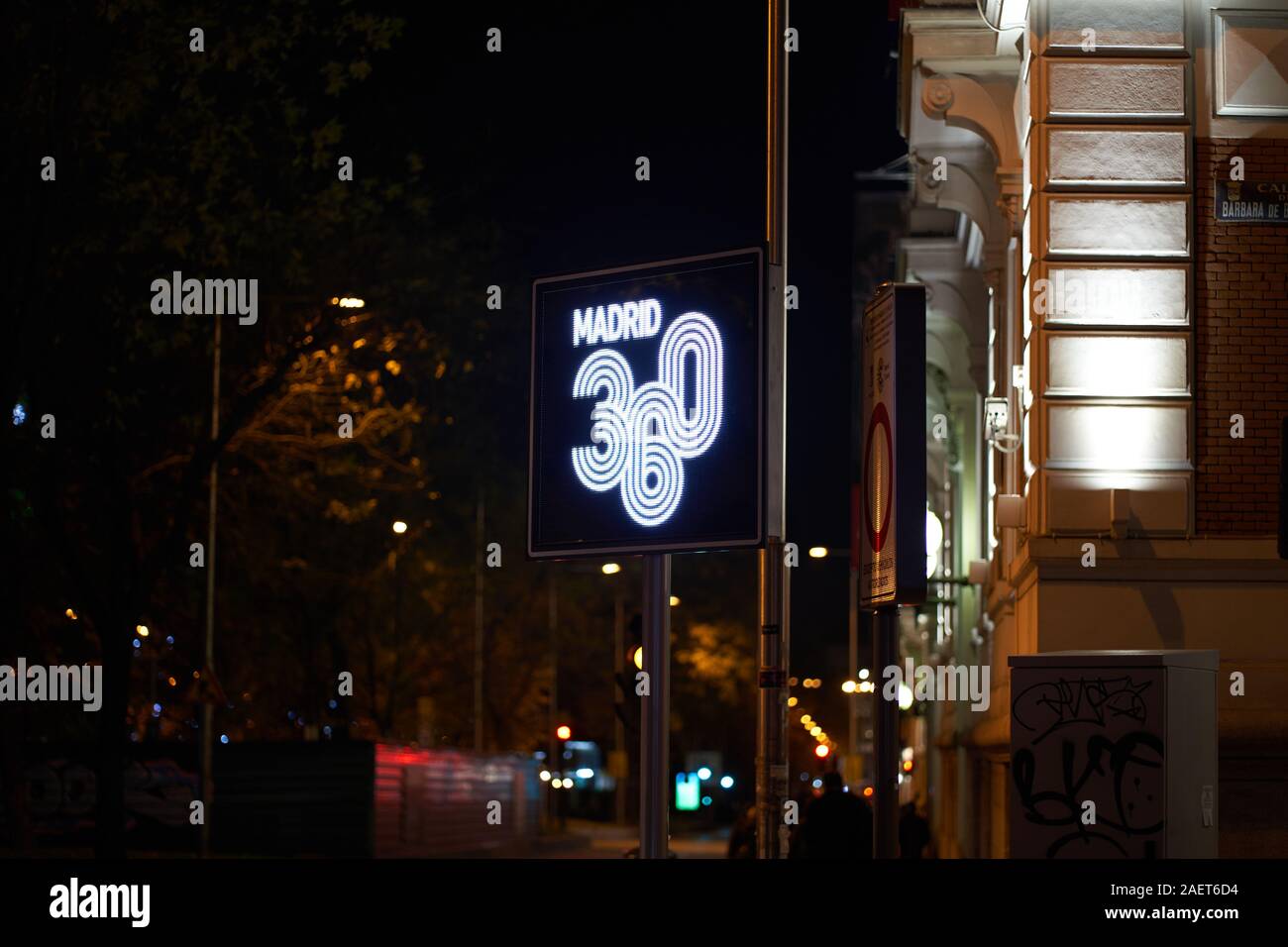 A Madrid 360 segno che indica l'inizio del basso inquinamento solo i residenti della zona centrale di Madrid. Foto Stock