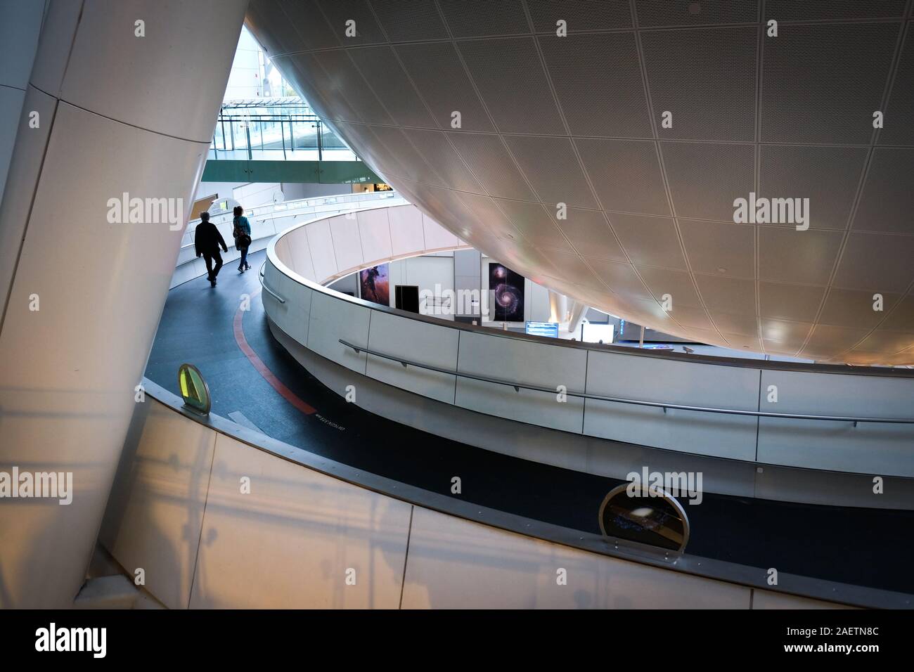 Opinioni dei visitatori e famiglie al Planetario Hayden al Museo Americano di Storia Naturale. Foto Stock