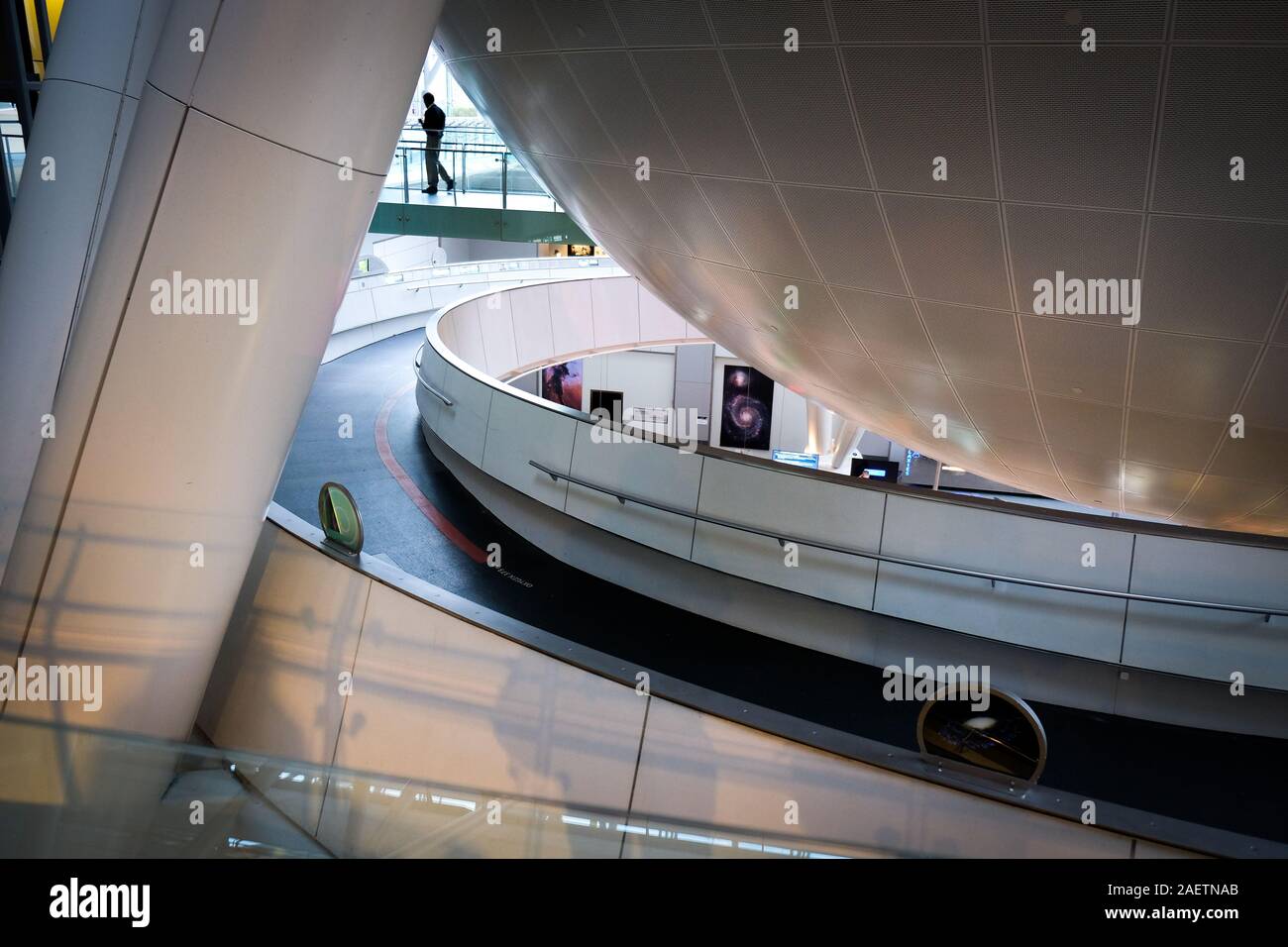 Opinioni dei visitatori e famiglie al Planetario Hayden al Museo Americano di Storia Naturale. Foto Stock