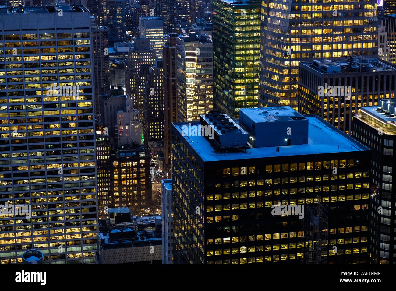 Vista dal Rockefeller Center di skyline di Manhattan a sud di Rockefeller Center di New York, NY. Foto Stock