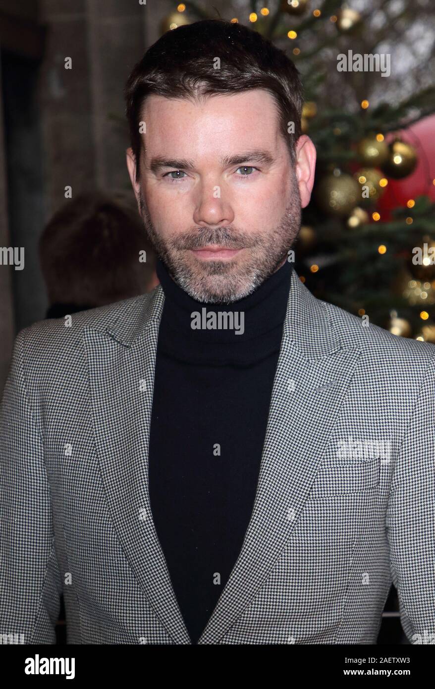 Londra, Regno Unito. Decimo Dec, 2019. Dave Berry arriva in Tric Natale carità pranzo presso il Grosvenor House Hotel di Londra. Credito: SOPA Immagini limitata/Alamy Live News Foto Stock