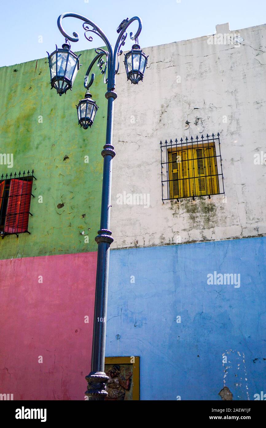 Gli edifici colorati in Buenos Aires sobborgo di La Boca, in Argentina Foto Stock