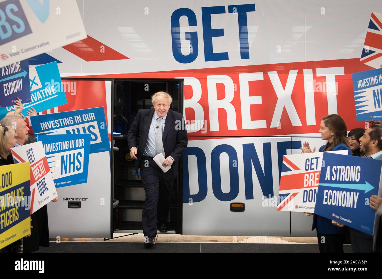PA Riesame delle elezioni generali 2019 15/11/19 Il primo ministro Boris Johnson all inaugurazione del partito conservatore battlebus in Middleton, Greater Manchester. Foto Stock