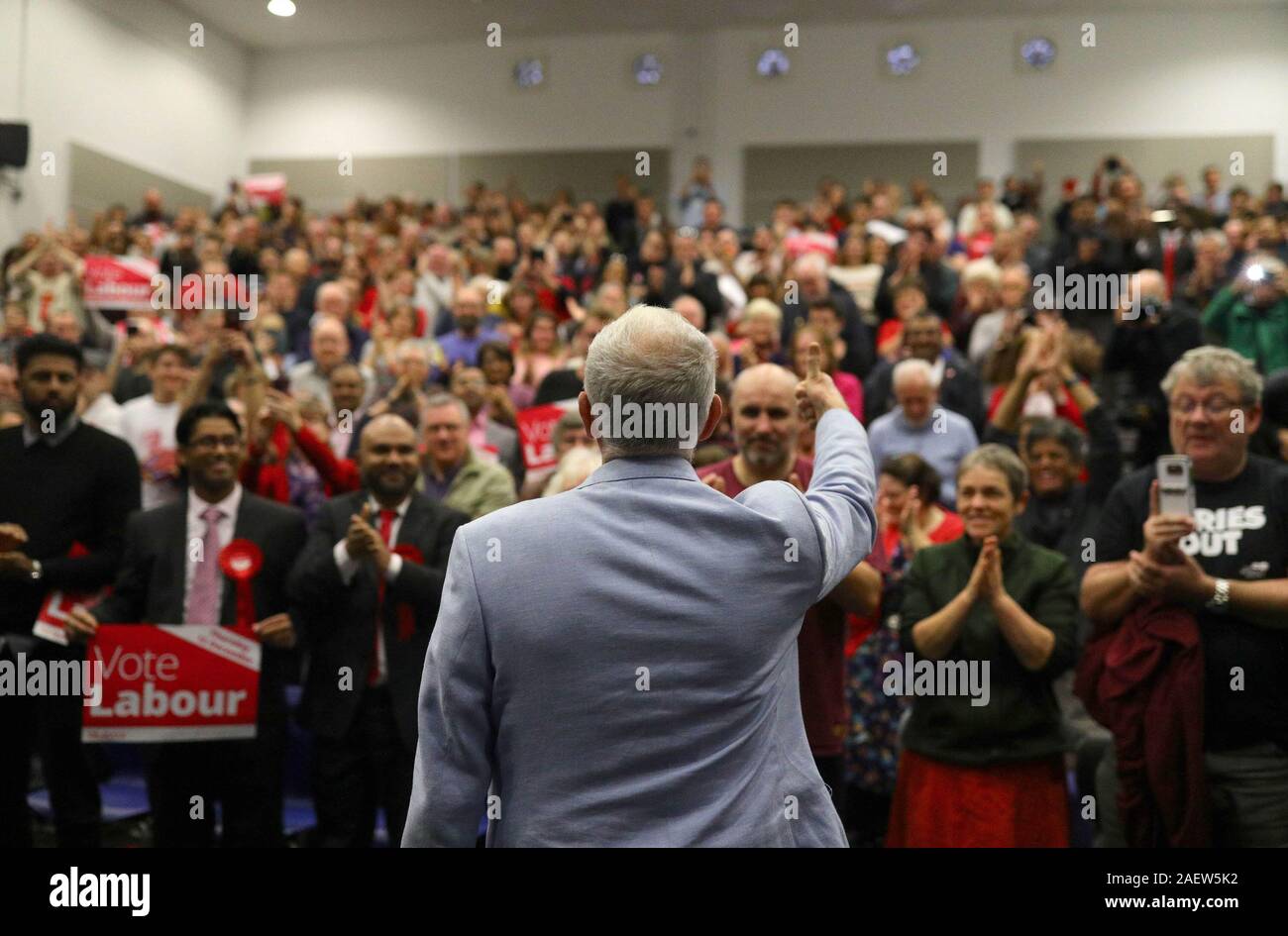 PA Riesame delle elezioni generali 2019 02/11/19 leader laburista Jeremy Corbyn durante un rally a Swindon, Wiltshire. Foto Stock