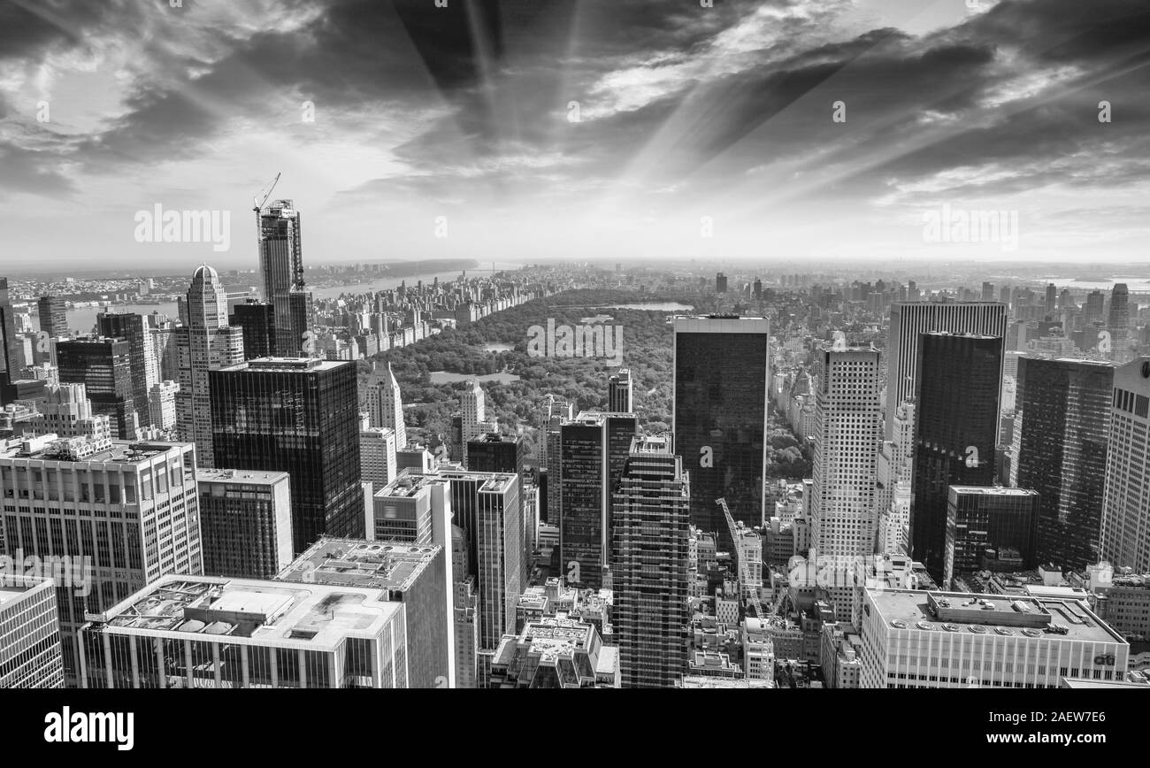 Vista aerea di Upper Manhattan e Central Park area su una bella giornata d'estate. Foto Stock