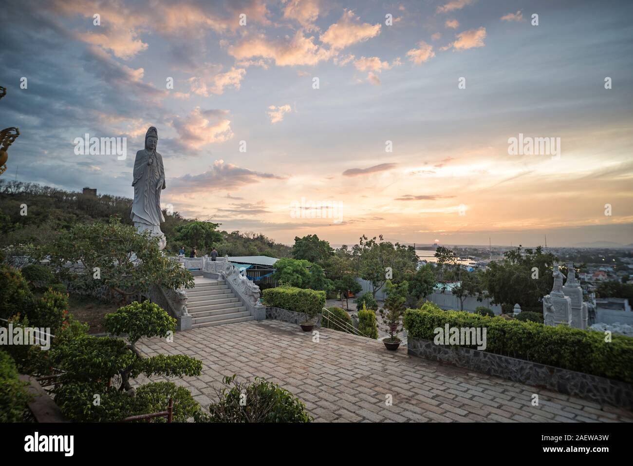 Figlio di Majin Bu tempio Buddista vicino al Poshanu o Po Sahu Inu Cham torre in Phan Thiet city in Vietnam. Foto Stock