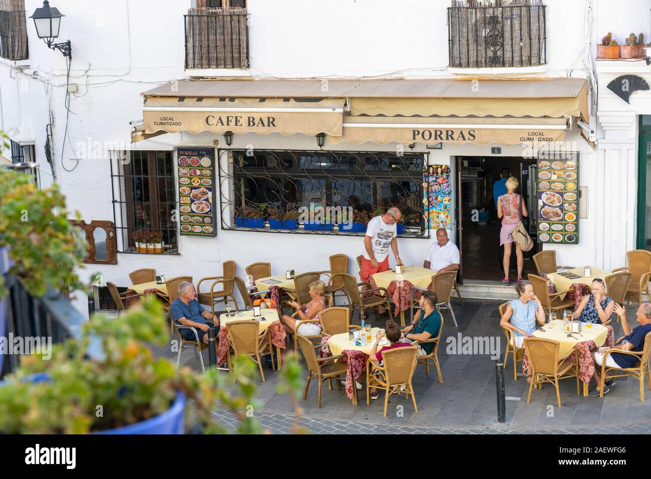 Il Cafe Bar Porras, Mijas, Costa del Sol, provincia di Malaga, Andalusia, Spagna meridionale. Uno dei più antichi e famosi bar nel villaggio. Foto Stock
