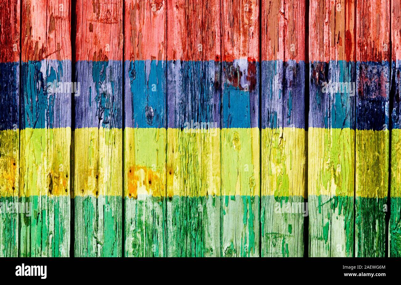 La bandiera della Repubblica di Maurizio dipinta su una vecchia porta di legno con la forma delle scaglie vernice Foto Stock