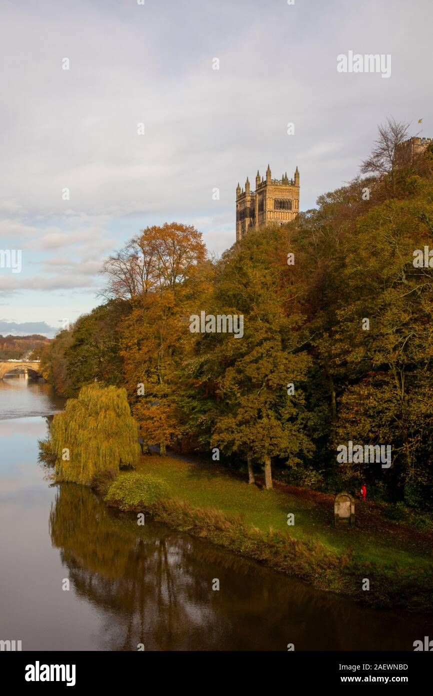 La Cattedrale di Durham in autunno sunshine Foto Stock