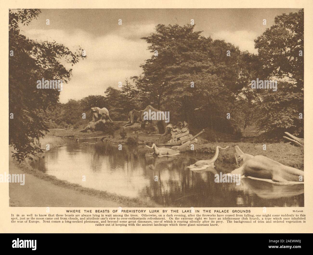 Il Palazzo di Cristallo lago, Sydenham. I dinosauri 1926 annata vecchia immagine di stampa Foto Stock