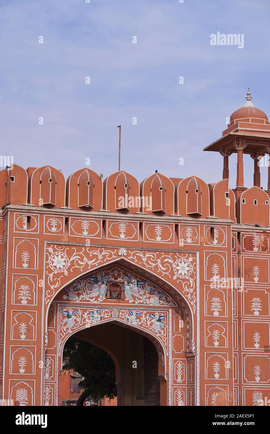 Una chiusura del gate di nuovo al tramonto a Jaipur Foto Stock