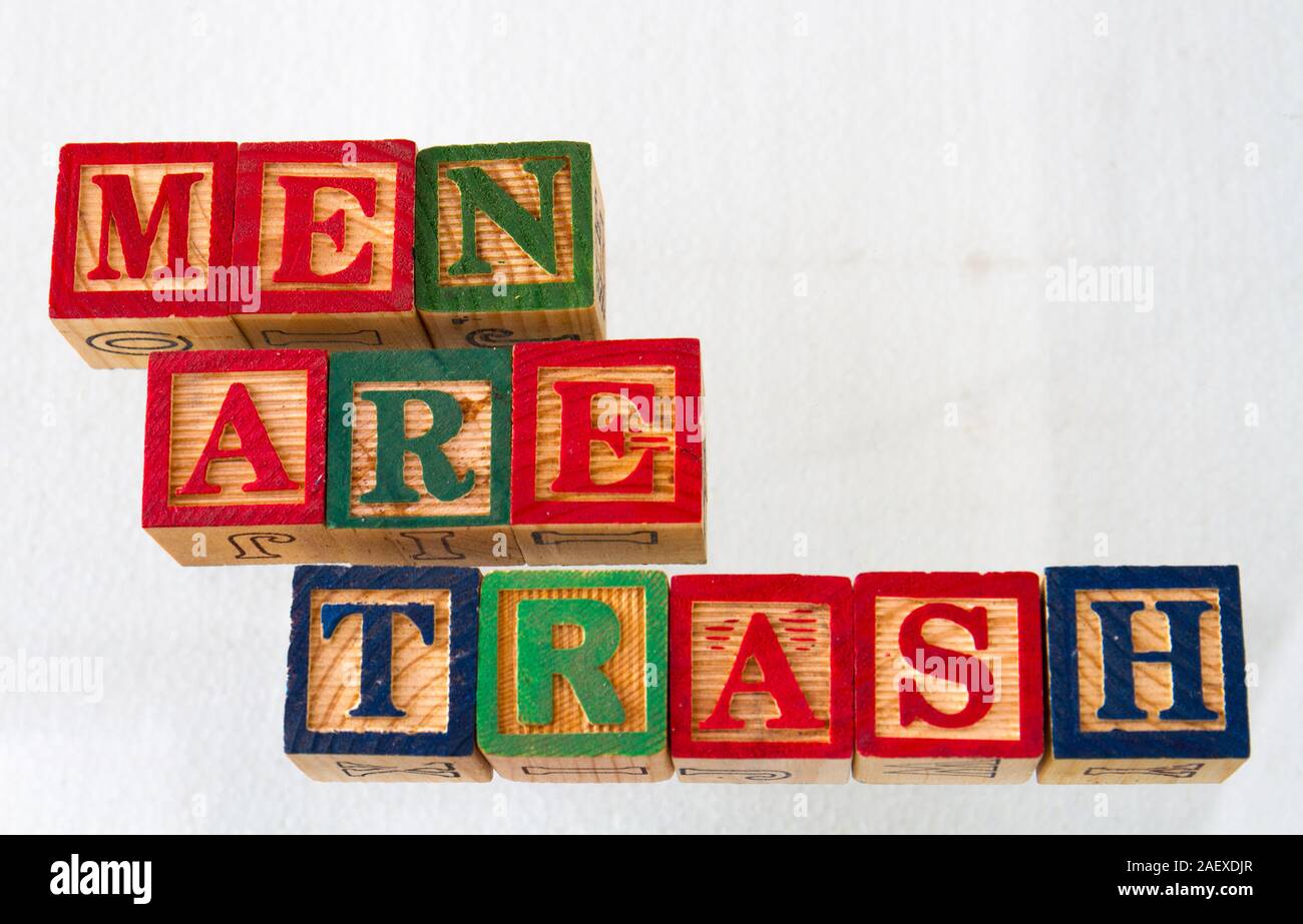 Il termine uomini nel cestino sono visualizzate visivamente su uno sfondo chiaro utilizzando blocchi di giocattolo immagine in formato orizzontale Foto Stock