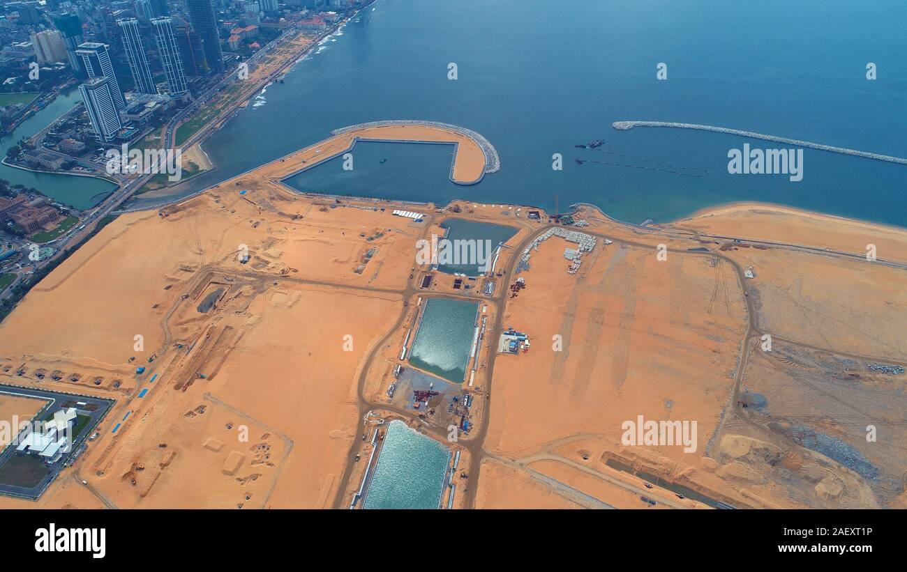 (191211) -- COLOMBO, Dic 11, 2019 (Xinhua) -- foto aerea adottate il 9 novembre 28, 2019 mostra la zona di marina e il paesaggio fluviale del Colombo città portuale in Sri Lanka. Per andare con 'Funzione: Colombo città portuale lavoratori prende l'orgoglio nella creazione di nuovi terreni per lo Sri Lanka' (CHEC città portuale Colombo (Pvt) Ltd/Handout via Xinhua) Foto Stock