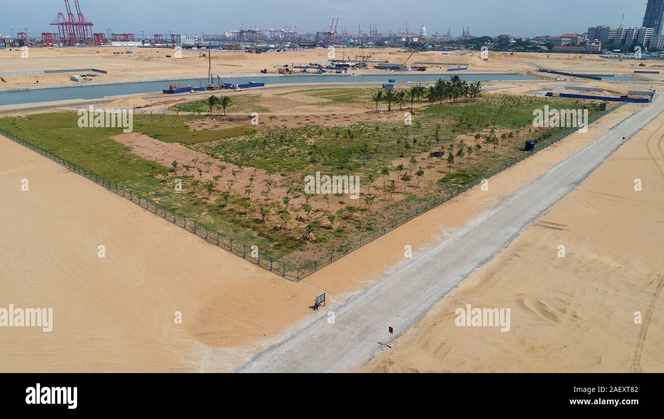 (191211) -- COLOMBO, Dic 11, 2019 (Xinhua) -- foto aerea adottate il 9 novembre 28, 2019 mostra il Central Park area del Colombo città portuale in Sri Lanka. Per andare con 'Funzione: Colombo città portuale lavoratori prende l'orgoglio nella creazione di nuovi terreni per lo Sri Lanka' (CHEC città portuale Colombo (Pvt) Ltd/Handout via Xinhua) Foto Stock