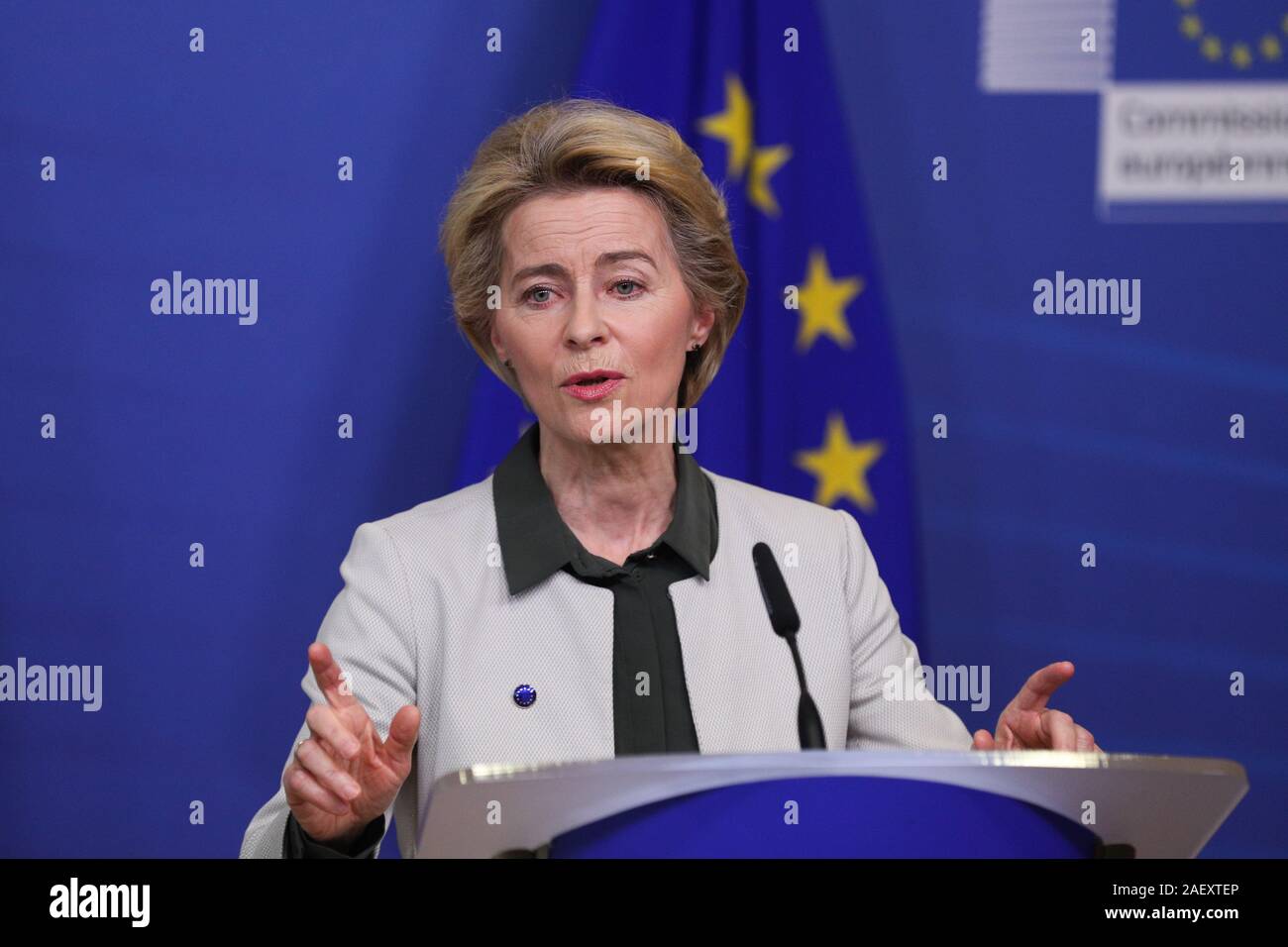 Bruxelles, Belgio. Undicesimo Dec, 2019. Il Presidente della Commissione europea, Ursula von der Leyen offre un comunicato stampa con la European Green Deal presso la sede centrale dell'UE a Bruxelles, Belgio, Dic 11, 2019. Credito: Zheng Huansong/Xinhua/Alamy Live News Foto Stock