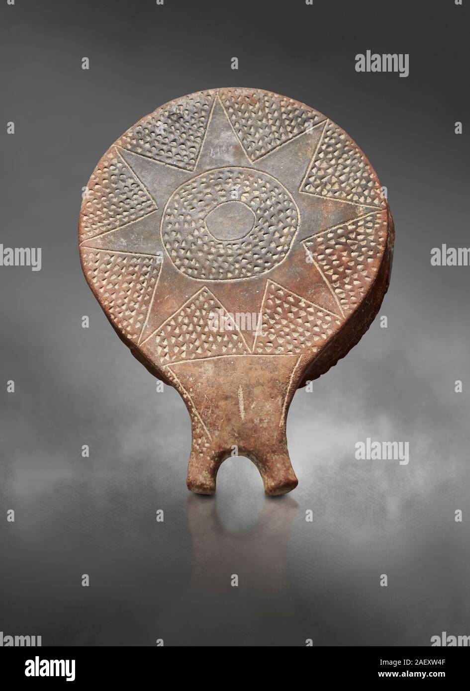 In terracotta delle Cicladi 'padella' con stella incied decorazione da Chalandriani, Syros. Inizio periodo cicladico II 2800-2300 BC), Archeologico Nazionale Foto Stock