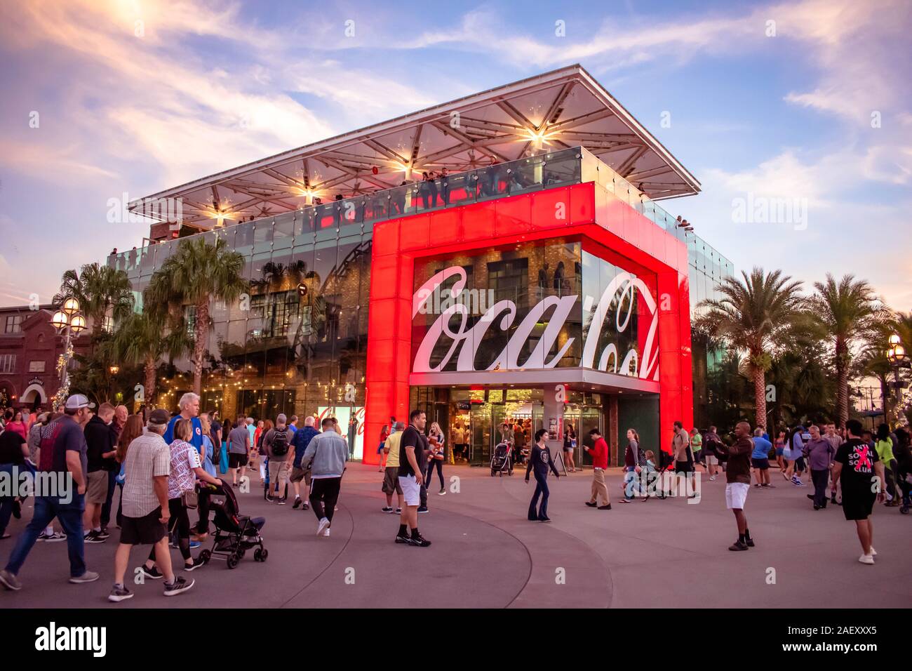 Orlando, Florida. Novembre 29, 2019. Vista panoramica della Coca Cola edificio in Lake Buena Vista Foto Stock