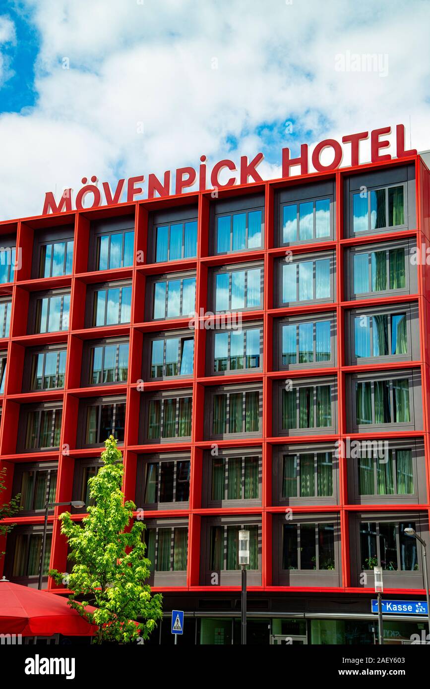Francoforte, Hesse/Deutschland - Luglio 13 2019 facciata del Mövenpick Hotel Frankfurt am Main Foto Stock