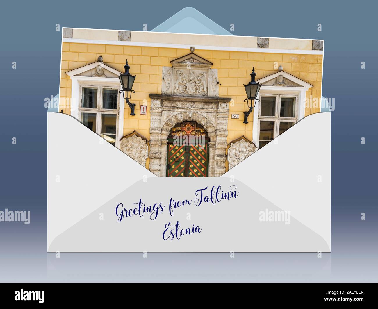 Una volta aperta la busta con una foto e la didascalia saluti da. La Casa delle Teste Nere è un edificio nella città vecchia di Tallinn, Estonia, Europa Foto Stock