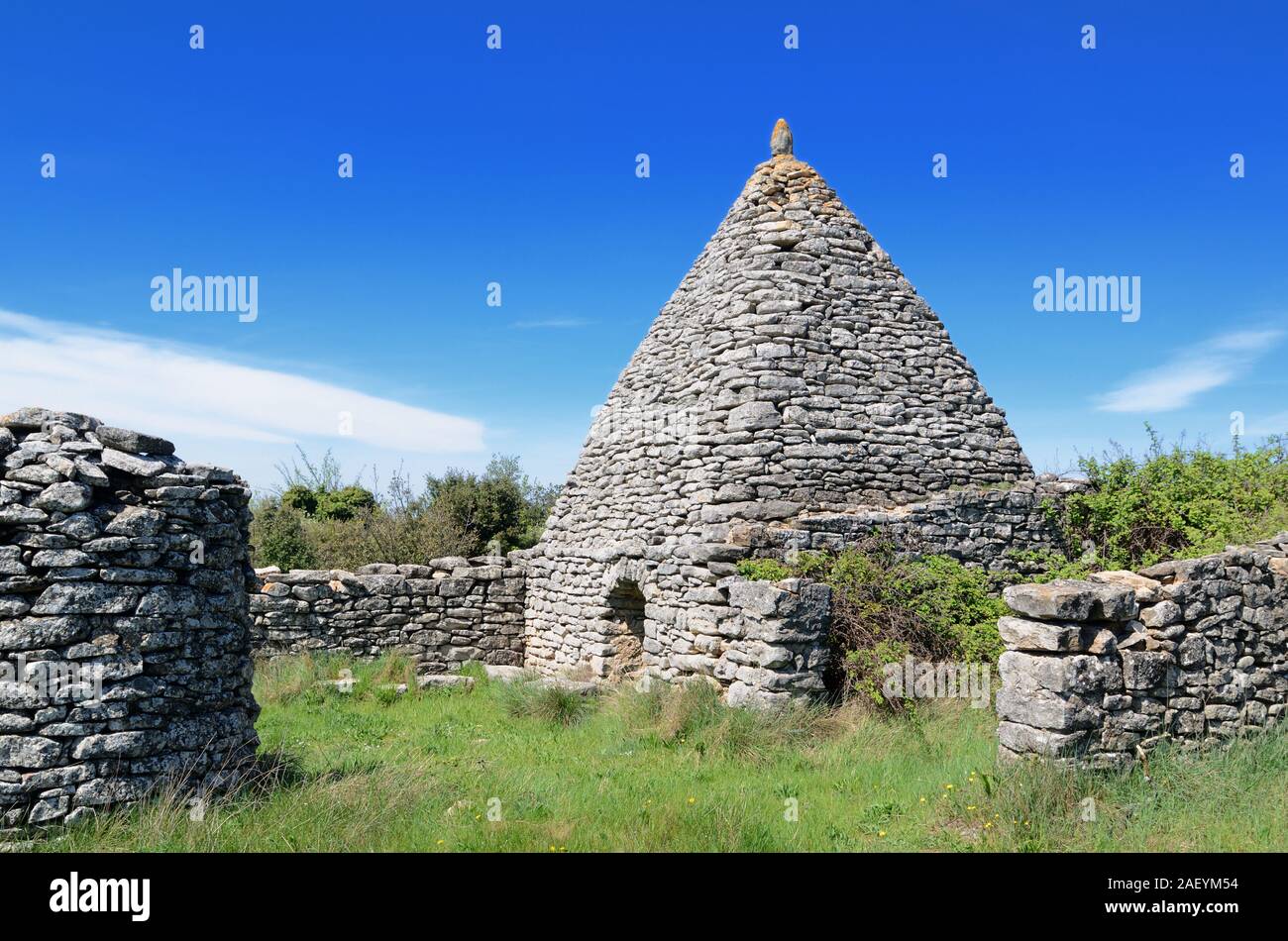 Dry-Stone capanna gallico noto come un Borie vicino Saignon nel Luberon Parc Naturel Régional Provence Francia Foto Stock