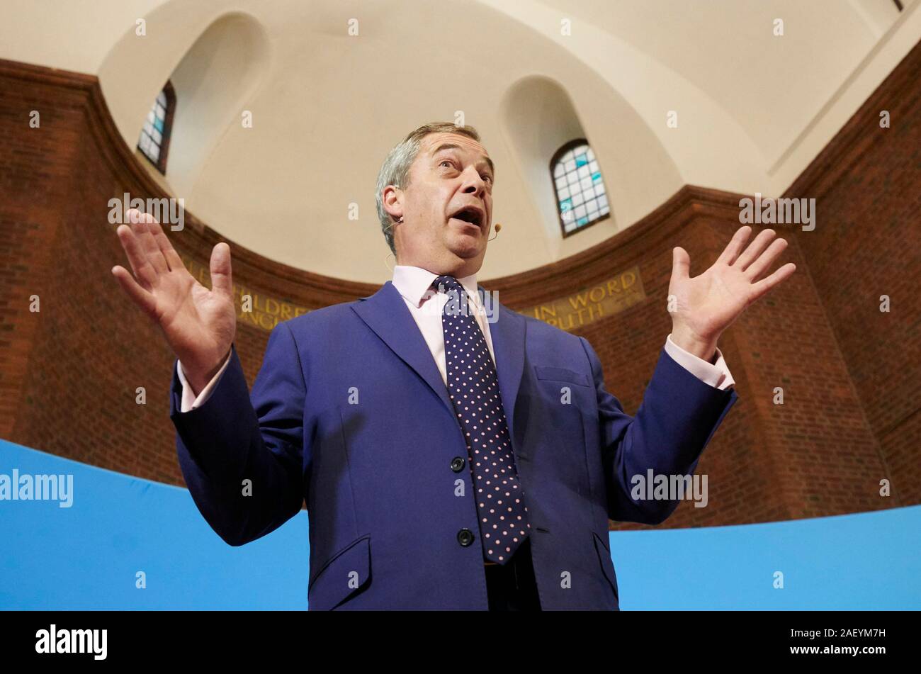 Londra, Regno Unito. Il 10 dicembre 2019. Nigel Farage, leader del Partito Brexit tiene la sua conferenza stampa finale del 2019 elezioni generali nel centro Emmanuele, Westminster. Credito: Thomas Bowles/Stock Alamy Foto Stock