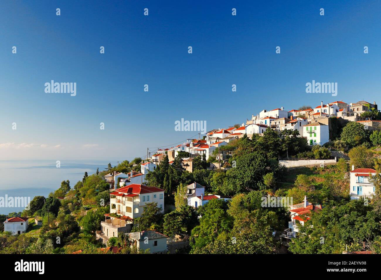 Le case tradizionali presso la vecchia Chora di Alonissos Island, Grecia Foto Stock