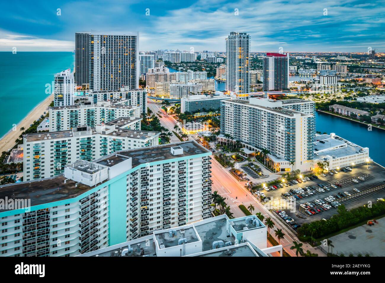 Hollywood Beach e città, Florida, Stati Uniti d'America. Foto Stock