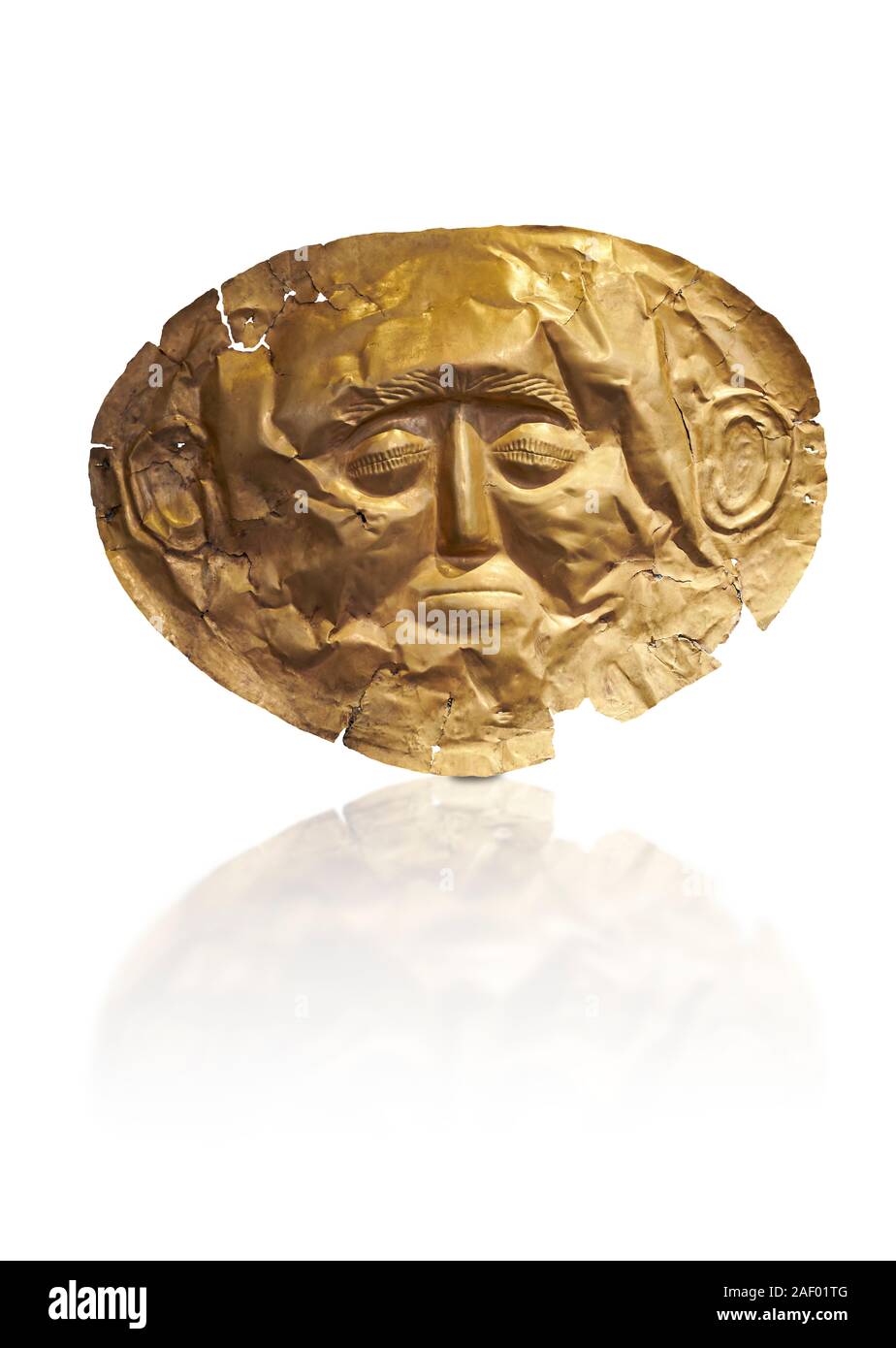 Oro micenea morte maschera, Grave Cicle a Micene, Grecia. Museo Archeologico Nazionale di Atene. Sfondo bianco. Questa maschera di morte è tipico di Foto Stock