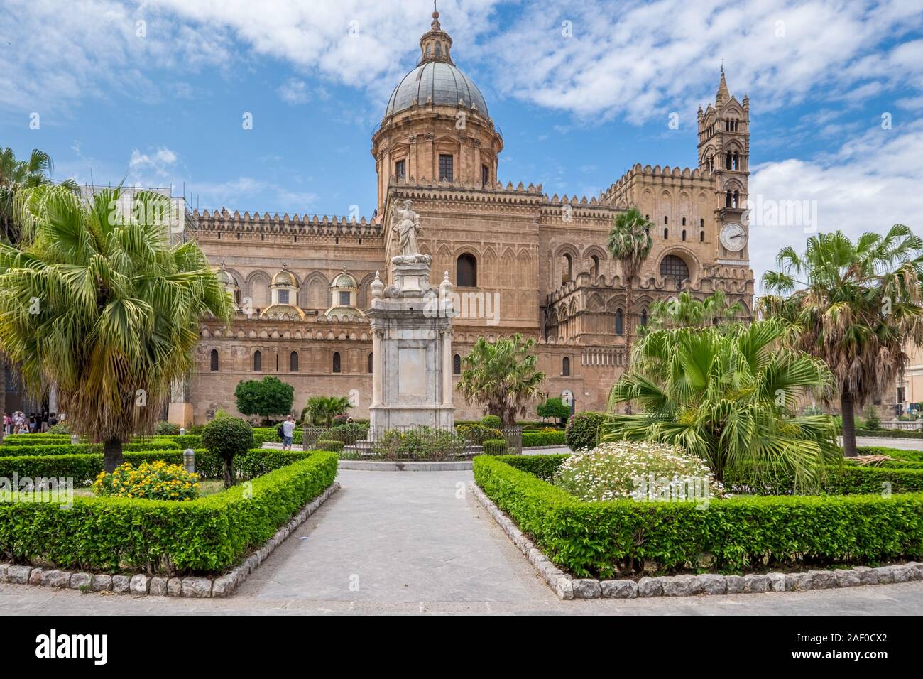 La Cattedrale di Palermo, in Sicilia. La cattedrale dal 1185 è caratterizzato da vari stili grazie a successivi restauri sotto diverse culture Foto Stock