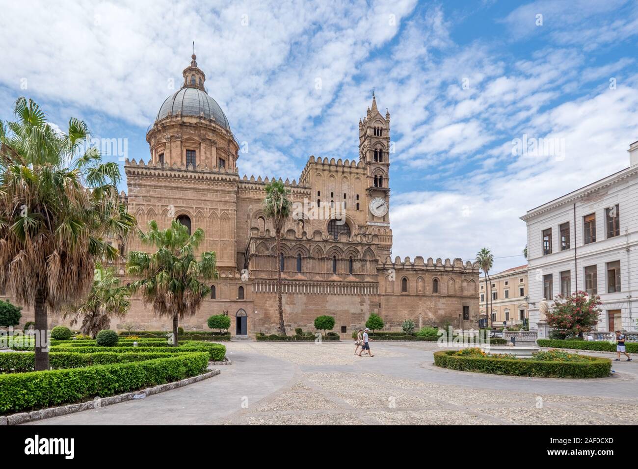 La Cattedrale di Palermo, in Sicilia. La cattedrale dal 1185 è caratterizzato da vari stili grazie a successivi restauri sotto diverse culture Foto Stock