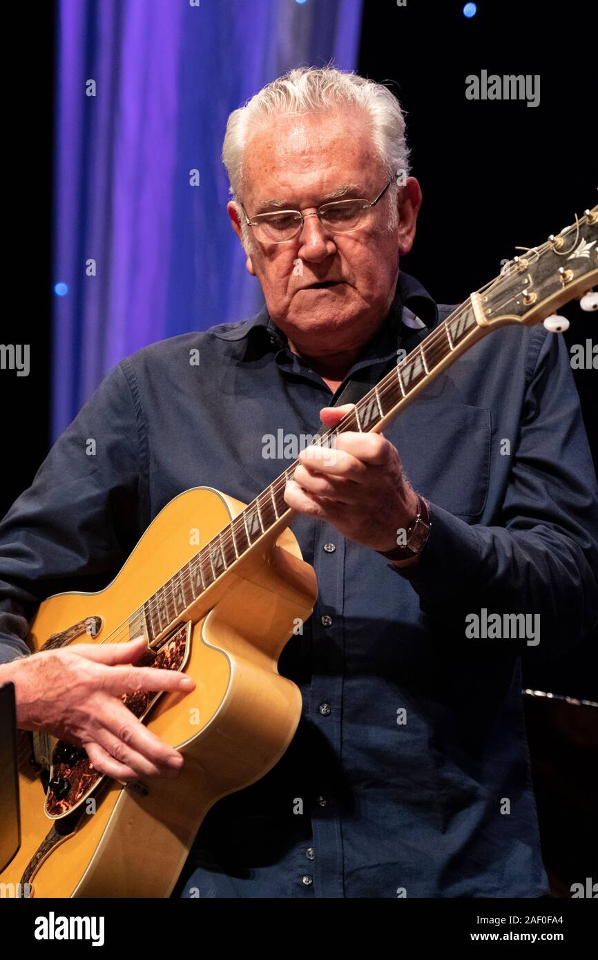 Jim Mullen suona la chitarra con Jim Mullen volontari, Scarborough Jazz Festival 2019 Foto Stock