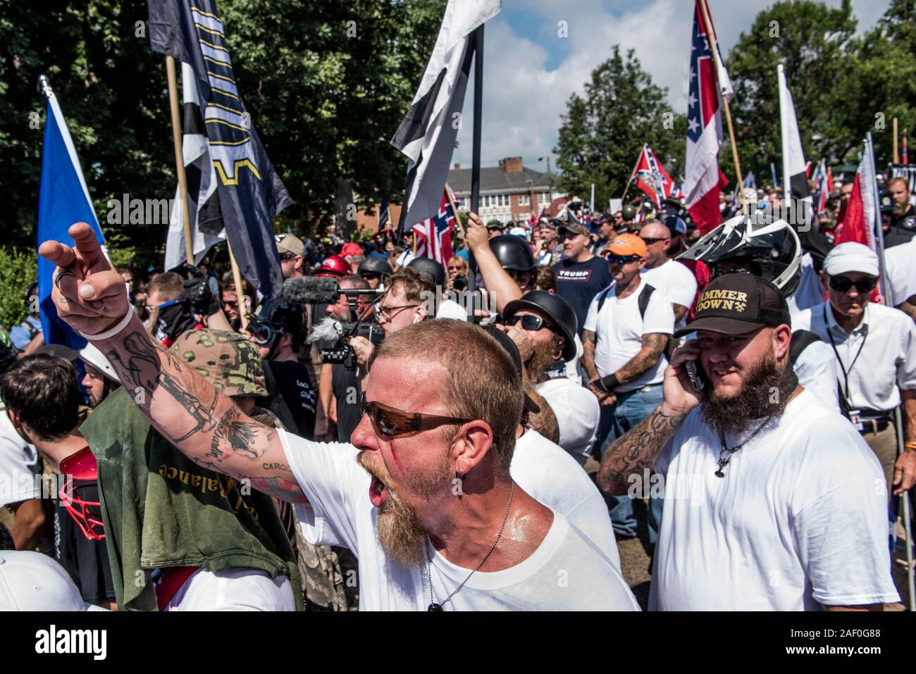 Charlottesville, Stati Uniti. 12th agosto 2017. I sostenitori del movimento alt-right si radunano davanti all'Unite il rally Giusto a Charlottesville, VA. Foto Stock