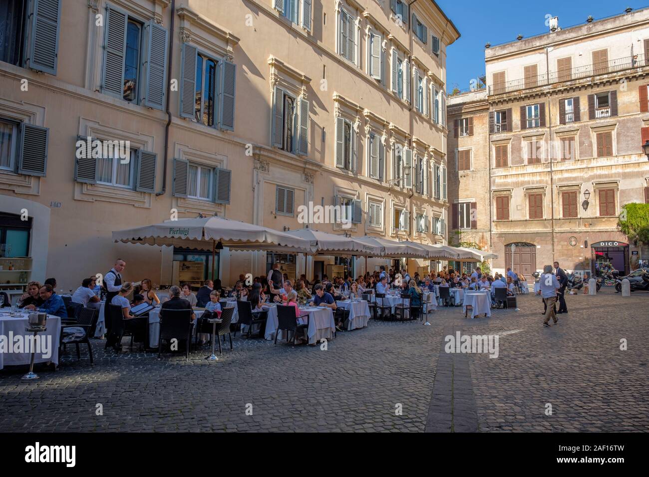 Rome Streets, ristoranti all'aperto, Pierluigi Italian Restaurant, Piazza de' Ricci, regola, Roma, Italia Foto Stock