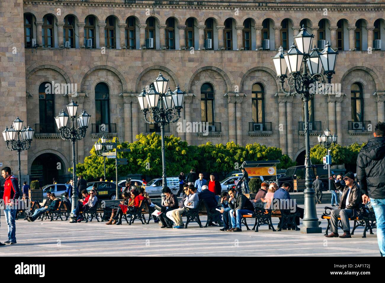 YEREVAN, Armenia - NOVEMBRE 16,2019:centro di Yerevan, Armenia.it Centro storico, ci sono sempre un sacco di turisti.La capitale e la città più grande di Foto Stock