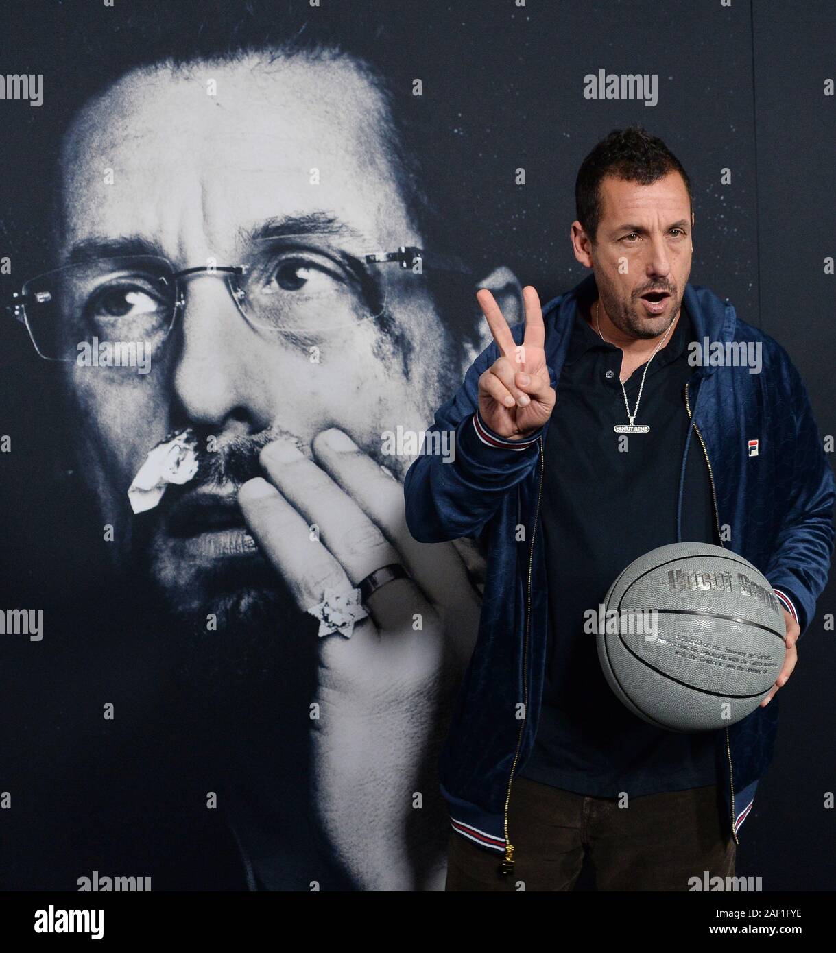 Hollywood, California, USA. 12 Dic, 2019. Hollywood, California, USA. Undicesimo Dec, 2019. Membro del cast Adam Sandler assiste la premiere del motion picture giallo-thriller 'intonso gemme' presso il Cinema ArcLight Cupola della sezione di Hollywood di Los Angeles il Mercoledì, Dicembre 11, 2019. Trama: Howard Ratner (Adam Sandler), un carismatico New York City gioielliere sempre alla ricerca per la prossima grande cliente. Credito: UPI/Alamy Live News Foto Stock