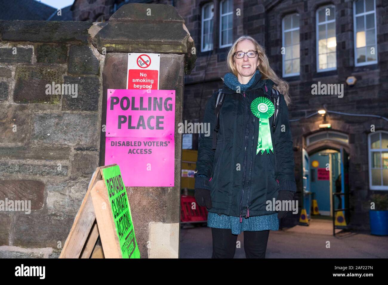Edinburgh, Regno Unito. 12 dicembre, 2019 foto: Lorna Slater, Co-organizzatore di Scottish verdi voti a Edimburgo. Credito: ricca di Dyson/Alamy Live News Foto Stock