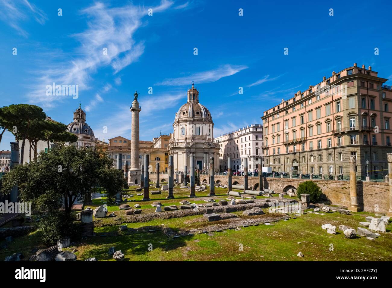 Colonna di Traiano, Romano Colonna trionfale, che si trova nel Foro di Traiano, costruito nei pressi del Quirinale, a nord del Foro Romano Foto Stock