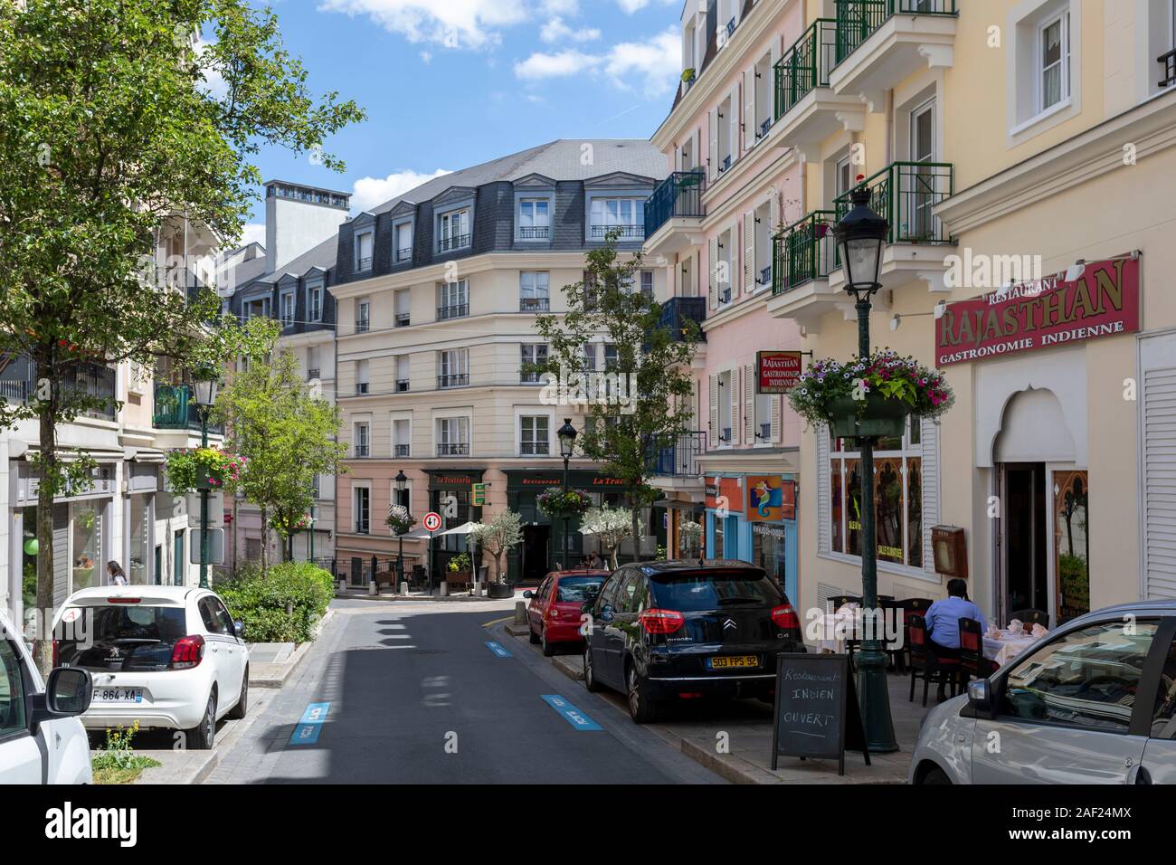 Le Plessis-Robinson (area di Parigi): immobiliare nel "Grande Rue" street, nel quartiere di Coeur de Ville. Foto Stock