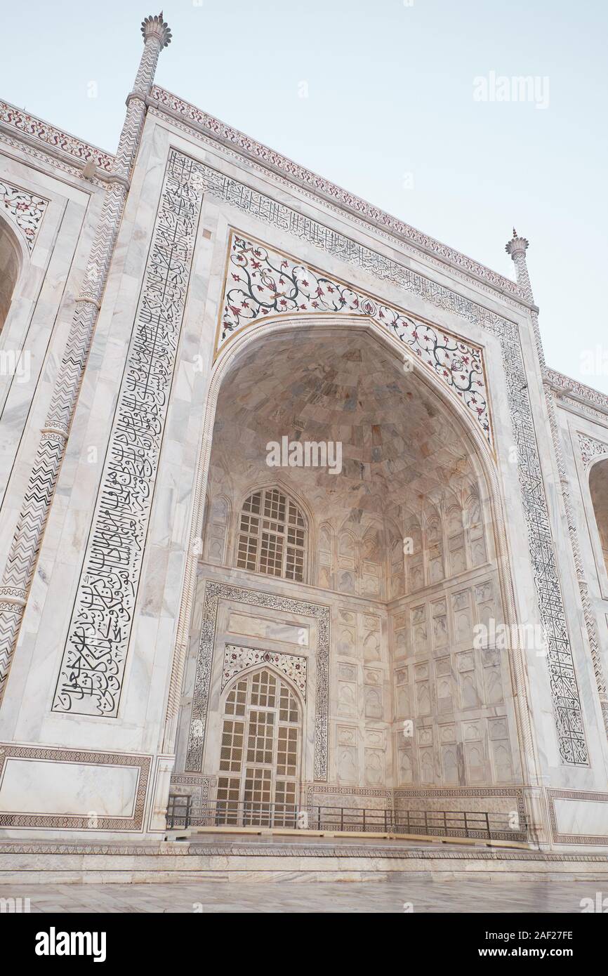 Taj Mahal lato arch. Architettura dell'India. Nuova meraviglia del mondo Foto Stock