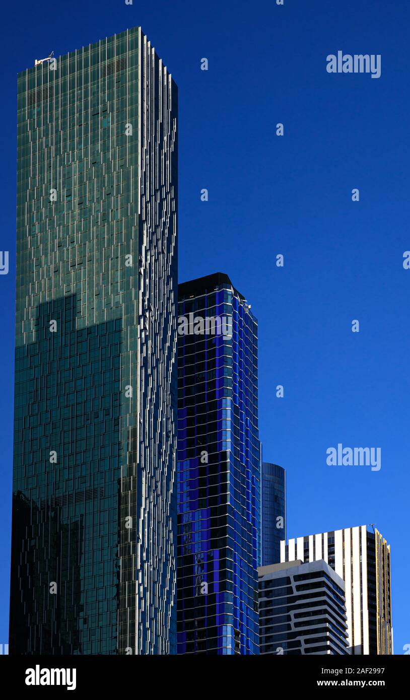 Gli edifici moderni di Melbourne nella parte interna a nord della città circondano il Victoria Market Foto Stock