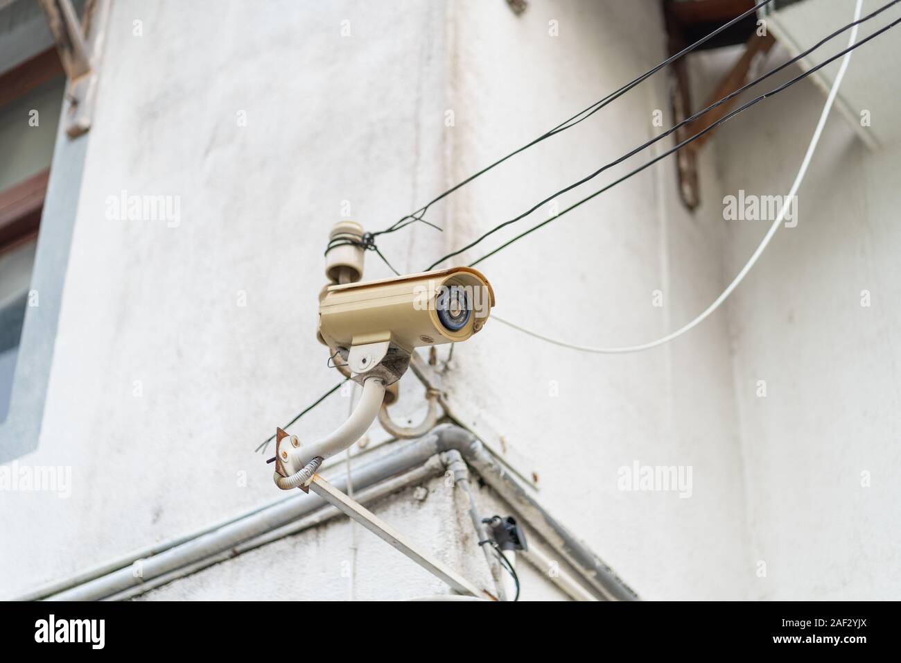 Videocamera di sicurezza CCTV porta fuori tempo di giorno Foto Stock