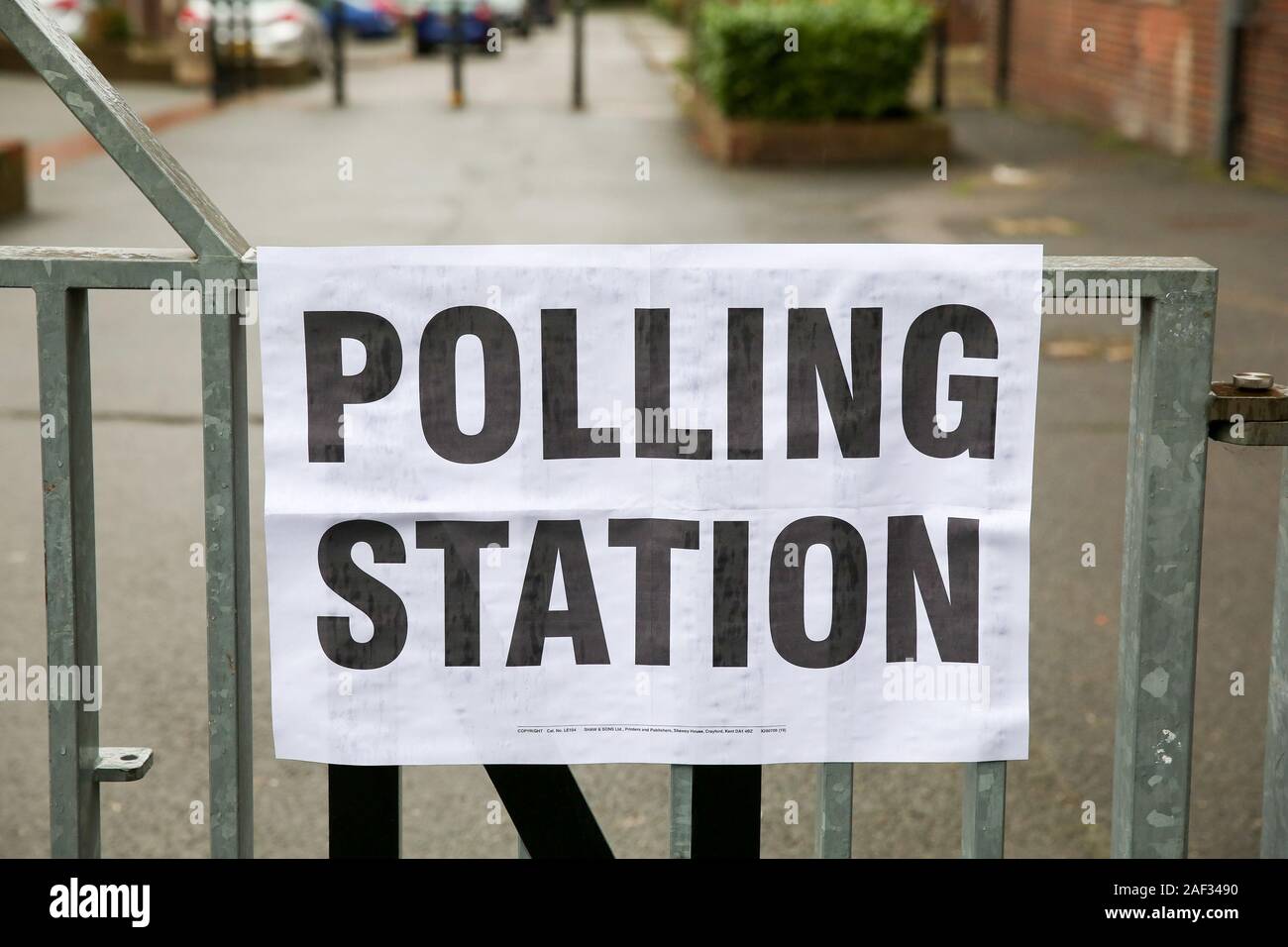 Un segno al di fuori di un seggio nel nord di Londra.i seggi elettorali hanno aperto come nazione voti per decidere il prossimo governo britannico in un'elezione generale. È la terza elezione al di sotto dei 5 anni. Foto Stock