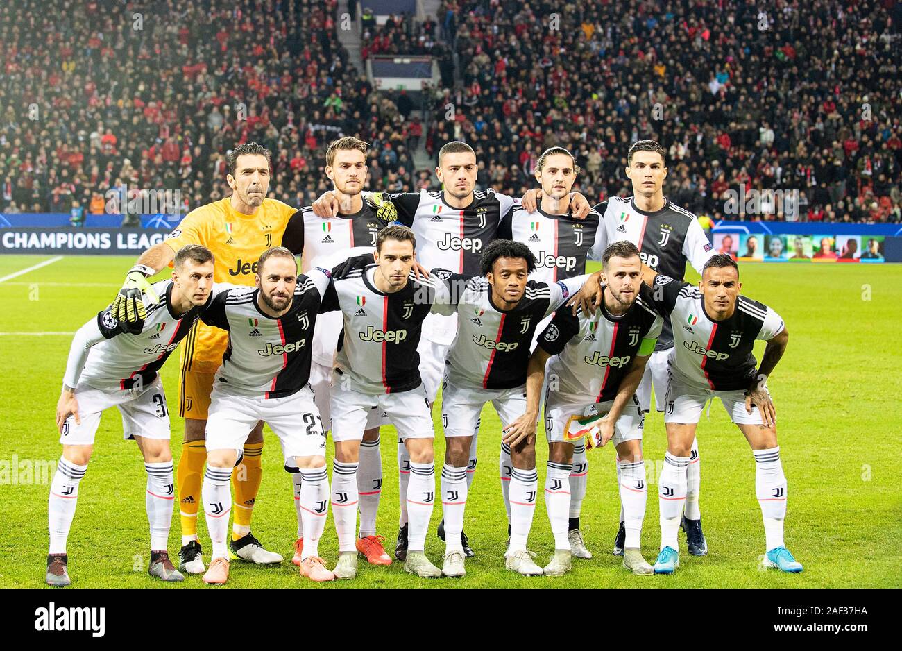 Team Juve, lasciato indietro a destra il portiere Gianluigi BUFFON (Juve), Daniele RUGANI (Juve), Merih DEMIRAL (Juve), Adrien RABIOT (Juve), Cristiano Ronaldo (Juve), anteriore sinistra a destra Federico BERNARDESCHI (Juve), Gonzalo HIGUAIN (Juve), Mattia De Sciglio (Juve), Juan CUADRADO (Juve), Miralem PJANIC (Juve), Danilo Luiz DA SILVA (Juve) calcio Champions League, Turno preliminare, sesta giornata gruppo D, Bayer 04 Leverkusen (LEV) - Juventus Torino (Juve) 0: 2, su 11.12.2019 a Leverkusen / Germania. | Utilizzo di tutto il mondo Foto Stock