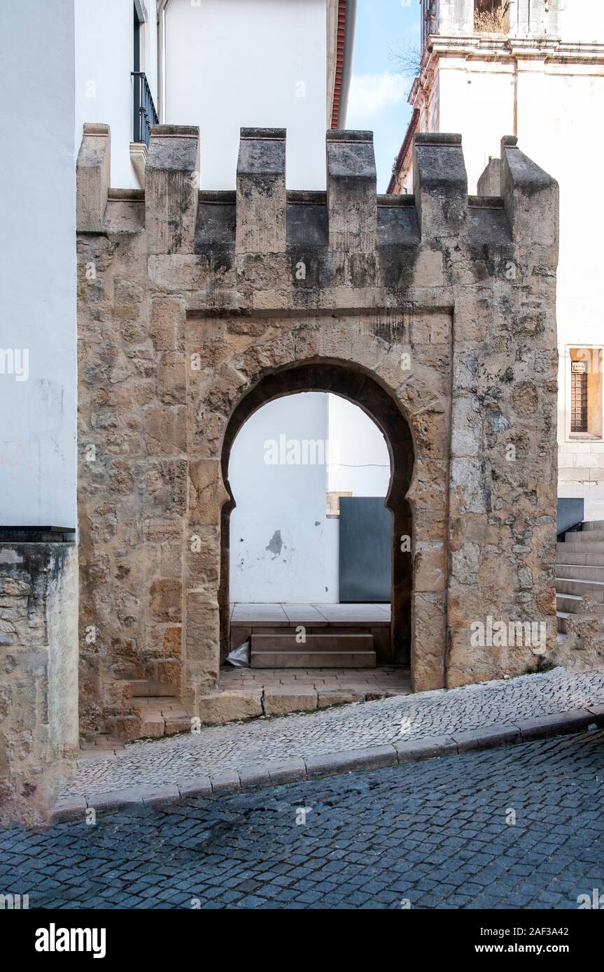 Resti di un antico gateway, Università hill, Coimbra, Portogallo Foto Stock