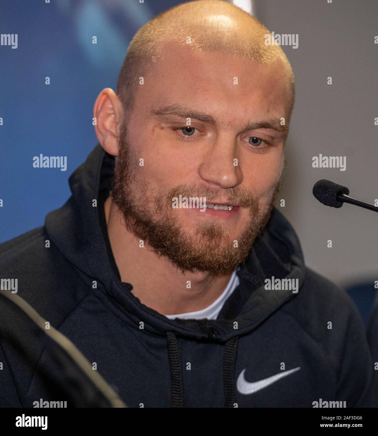 Brentwood Essex REGNO UNITO, 12 dic. 2019 pugilato: MTK conferenza stampa davanti alla luce GoldenContract-pesanti quarti di finale a Brentwood, Essex sabato. come dei migliori otto light-heavyweight stelle provenienti da tutto il mondo di competere al centro di Brentwood, live su Sky Sport in associazione con Matchroom Boxing e su ESPN+ raffigurato Latviaian pericolose Ricards credito Bolotniks Ian DavidsonAlamy Live News Foto Stock